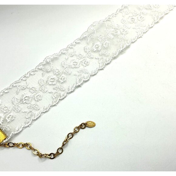 White Floral Lace Choker Necklace With Gold Clasp and Adjustable Chain - Picture 4 of 6
